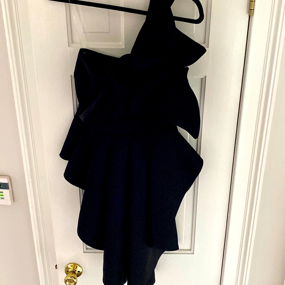 One shoulder top